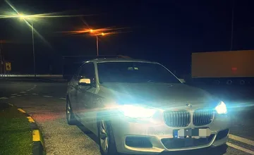 BMW na diaľnici D1 šoféroval 15-ročný chlapec. Jeho dedko sedel vedľa neho