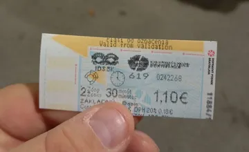 Zakúpil si lístok, automat mu vydal neplatný. Vyberať za toto pokuty je riadne chrapúňstvo, rozčuľujú sa domáci