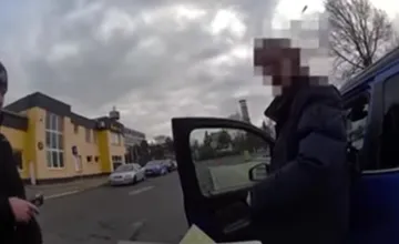 VIDEO: Išiel si len prezuť auto, skončil za mrežami. Po Vajnorskej jazdil opitý vodič