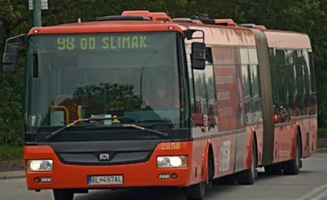 Večne meškajúca stálica, autobus 98-čka. Petržalský fenomén, ktorý trápi cestujúcich