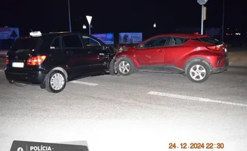 FOTO: Bratislavskí policajti stále hľadajú svedkov štedrovečernej nehody na Ceste na Senec