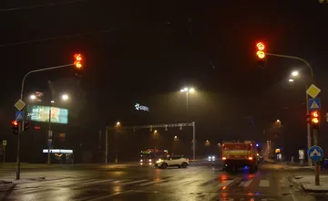 FOTO: Hľadajú sa svedkovia novoročnej nehody na Trnavskej ceste. Vodič ušiel z miesta činu