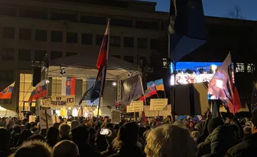 VIDEO+FOTO: Námestie slobody zaplnilo 15-tisíc Slovákov, takýto bol protest Slovensko je Európa