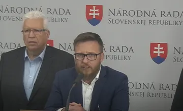 Peter Kotlár žiada zvolanie Bezpečnostnej rady štátu. Ak nemám pravdu, roztrhám diplom, uvádza ortopéd z Martina