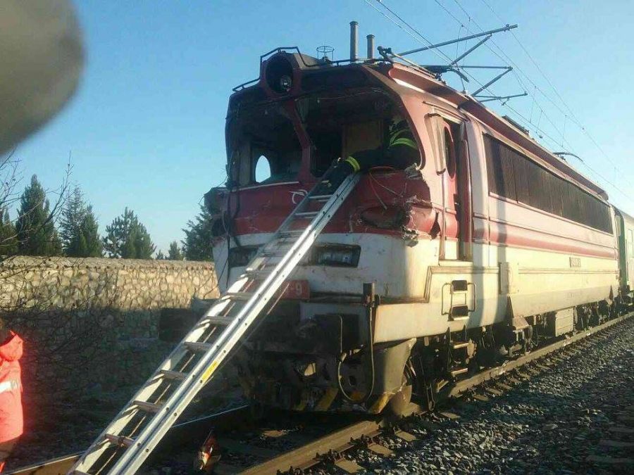 Vlak sa zrazil s nákladným autom v Novom Svete,rušňovodič zraneniam na mieste podľahol, foto 4