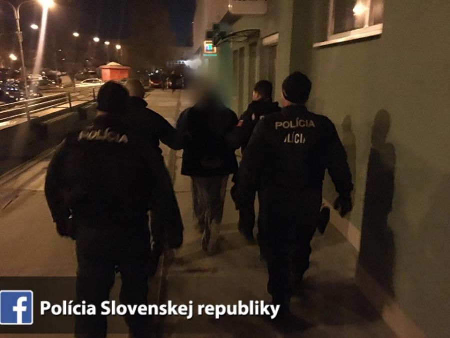 V Devínskej Nove Vsi sa strieľalo, polícia zadržala 68-ročné muža, podozrivého z vraždy, foto 4