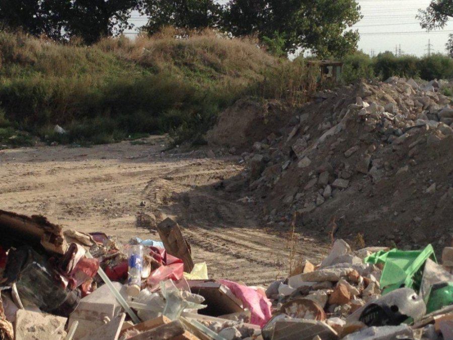 Za nelegálne nakladanie s odpadom hrozí 62-ročnému Jánovi väzenie na 3 až 8 rokov, foto 2