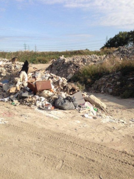 Za nelegálne nakladanie s odpadom hrozí 62-ročnému Jánovi väzenie na 3 až 8 rokov, foto 3