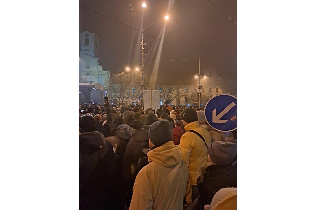 FOTO: Tretí protest opozície prišlo do Bratislavy podporiť asi 15-tisíc Slovákov, foto 1