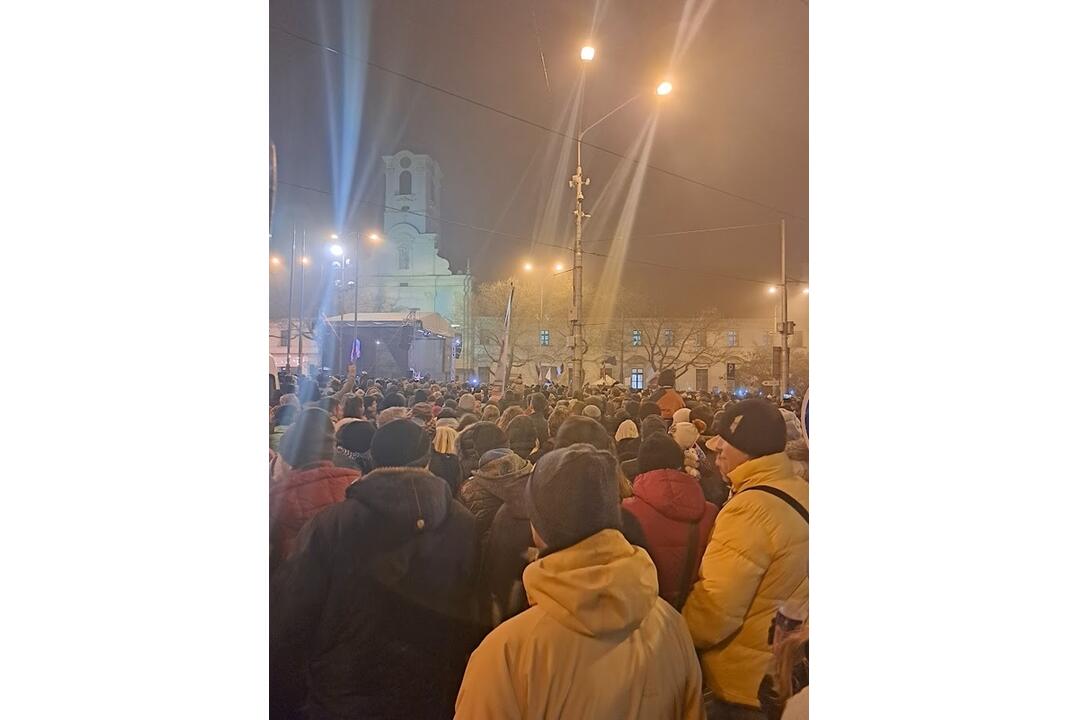 FOTO: Tretí protest opozície prišlo do Bratislavy podporiť asi 15-tisíc Slovákov, foto 2