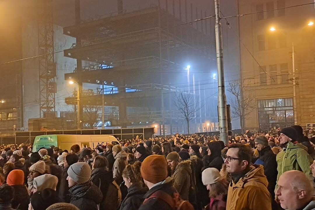 FOTO: Tretí protest opozície prišlo do Bratislavy podporiť asi 15-tisíc Slovákov, foto 11