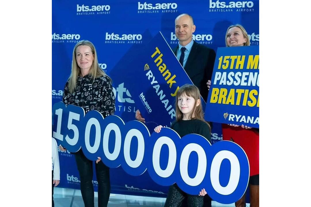 FOTO: Ryanair prepravil cez bratislavské letisko 15-milióntu cestujúcu, foto 2