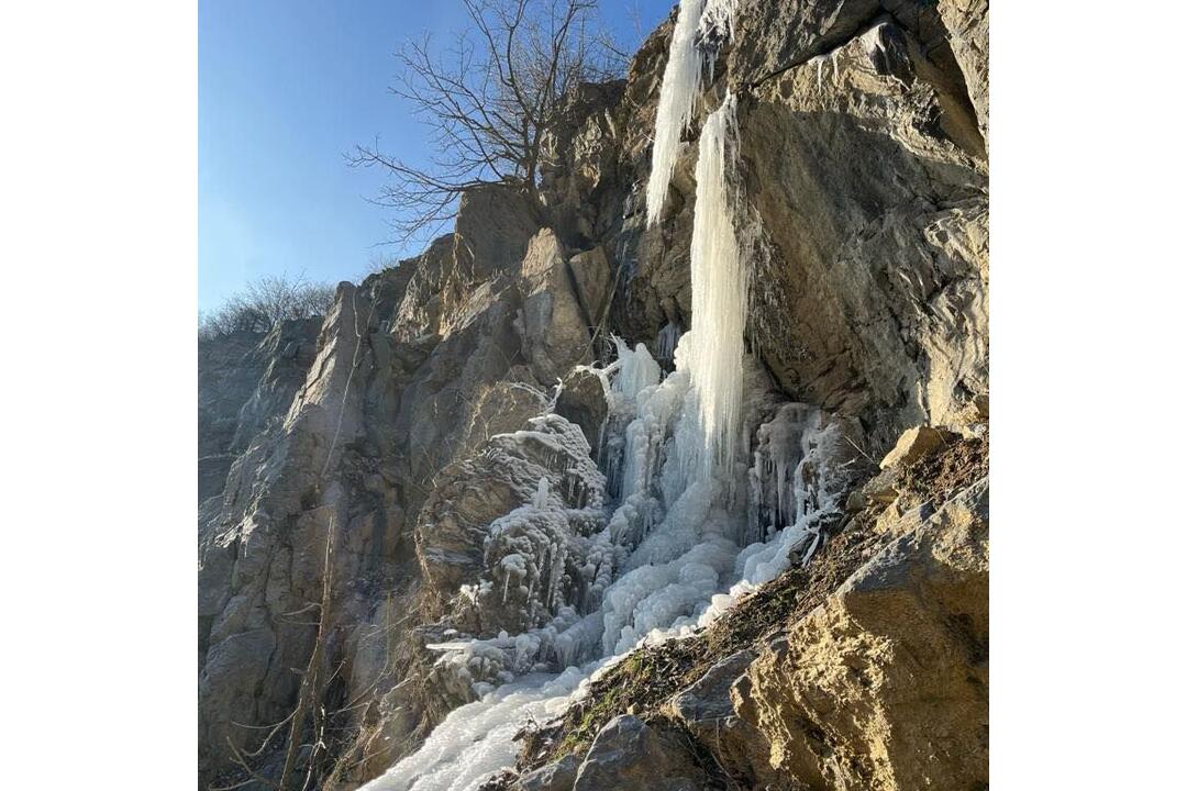 FOTO: Mráz vytvoril zaujímavý ľadový úkaz na potoku neďaleko Borinky, foto 3