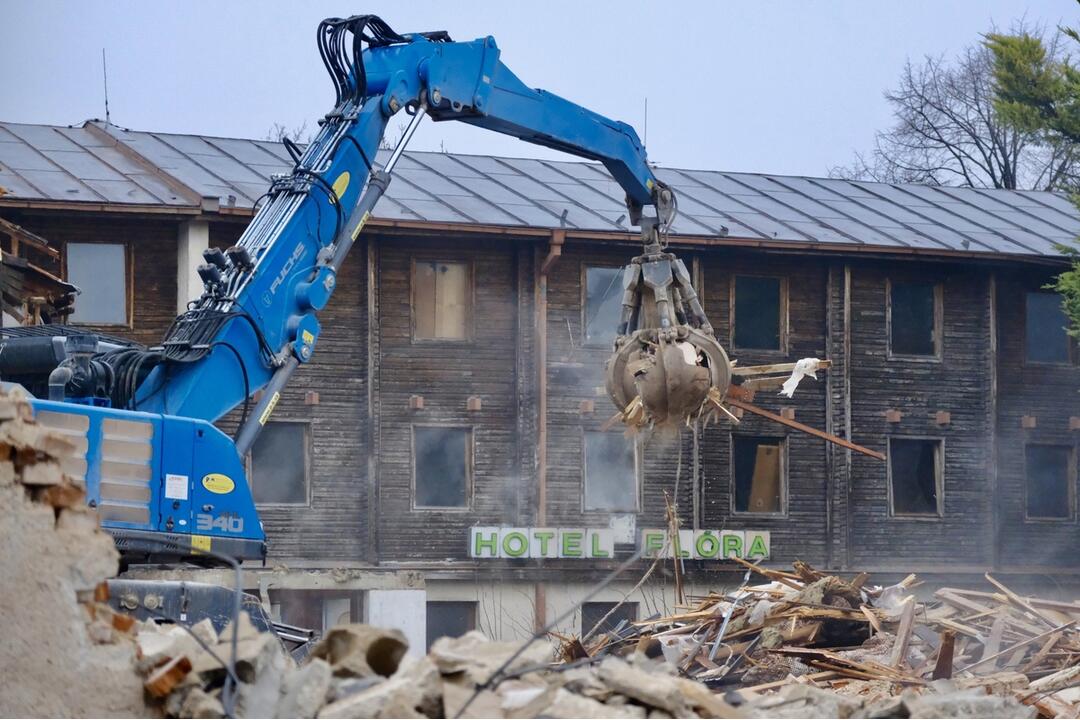 FOTO: Na mieste bývalého Hotela Flóra by malo stáť záchytné parkovisko, foto 5