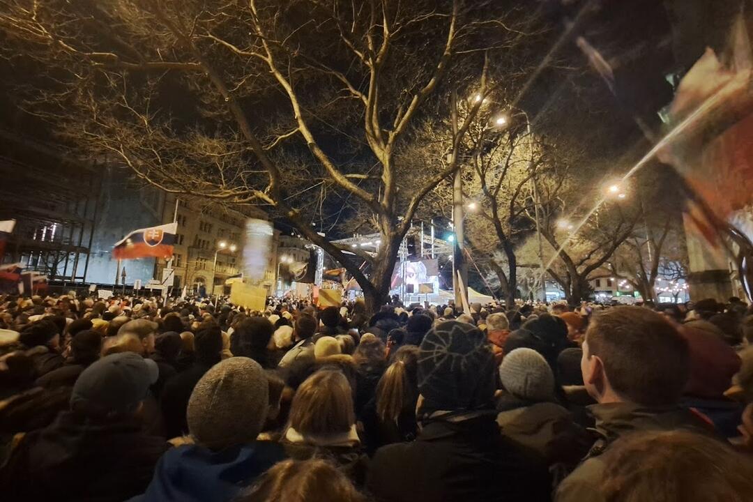 FOTO: Na šiesty protest opozície prišlo do Bratislavy približne 27-tisíc ľudí, foto 9