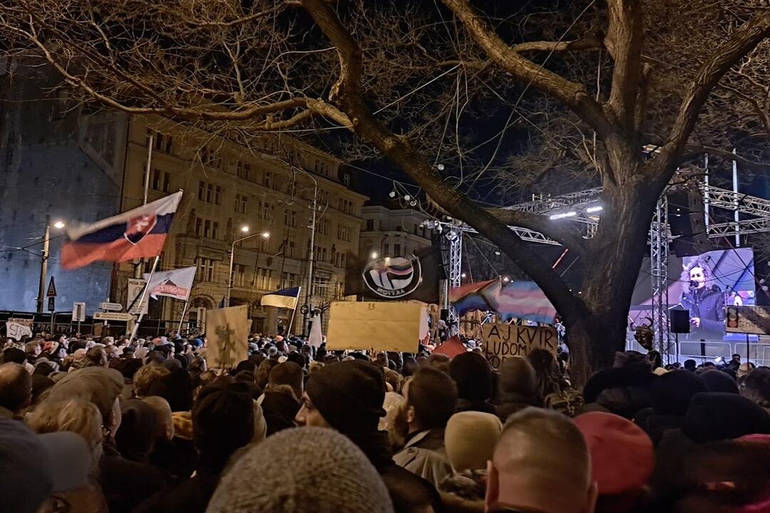 FOTO: Na šiesty protest opozície prišlo do Bratislavy približne 27-tisíc ľudí, foto 10