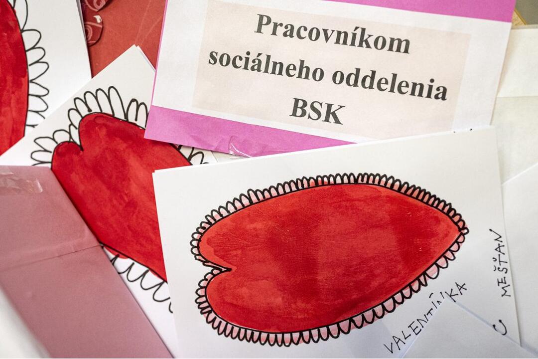 FOTO: Bratislavský kraj roznesie valentínsku poštu od klientov sociálnych služieb, foto 3