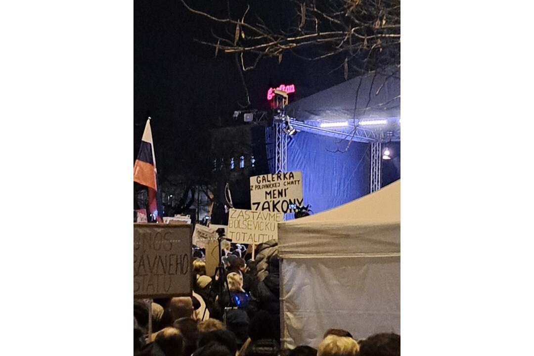 FOTO: Najväčší opozičný protest v Bratislave, foto 9