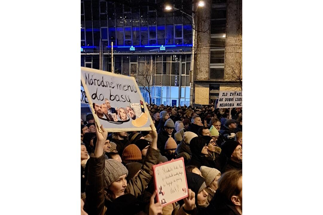 FOTO: Najväčší opozičný protest v Bratislave, foto 16