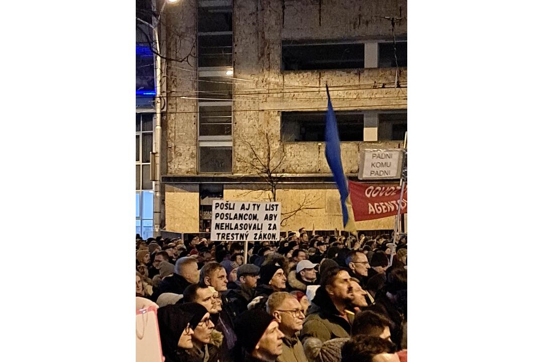 FOTO: Najväčší opozičný protest v Bratislave, foto 17