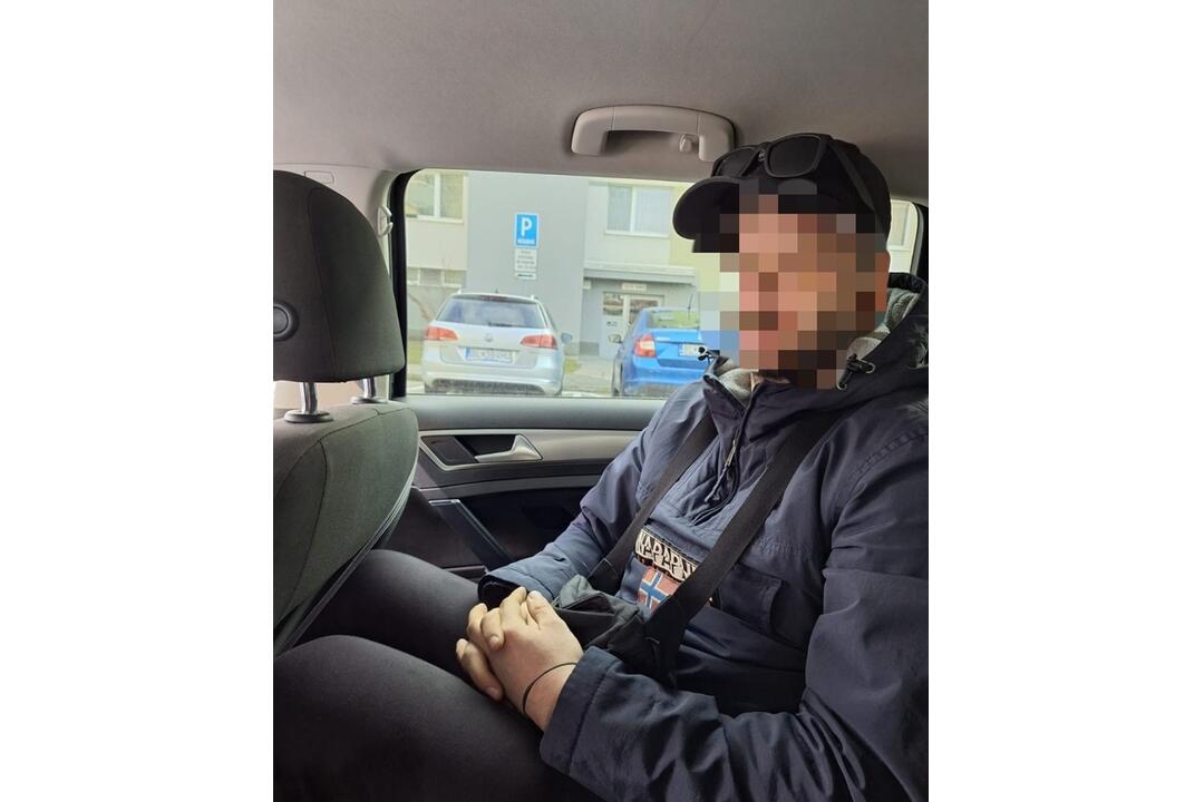 FOTO: Z letiska vo Viedni ukradli auto. Bratislavská polícia ich onedlho našla, foto 2