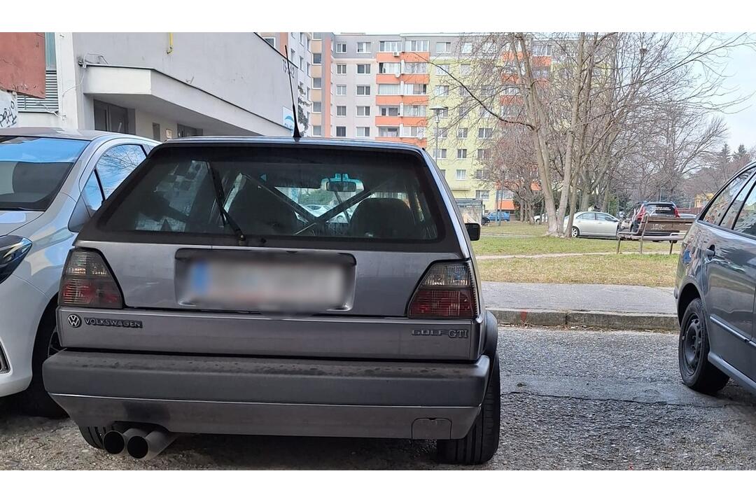 FOTO: Z letiska vo Viedni ukradli auto. Bratislavská polícia ich onedlho našla, foto 3