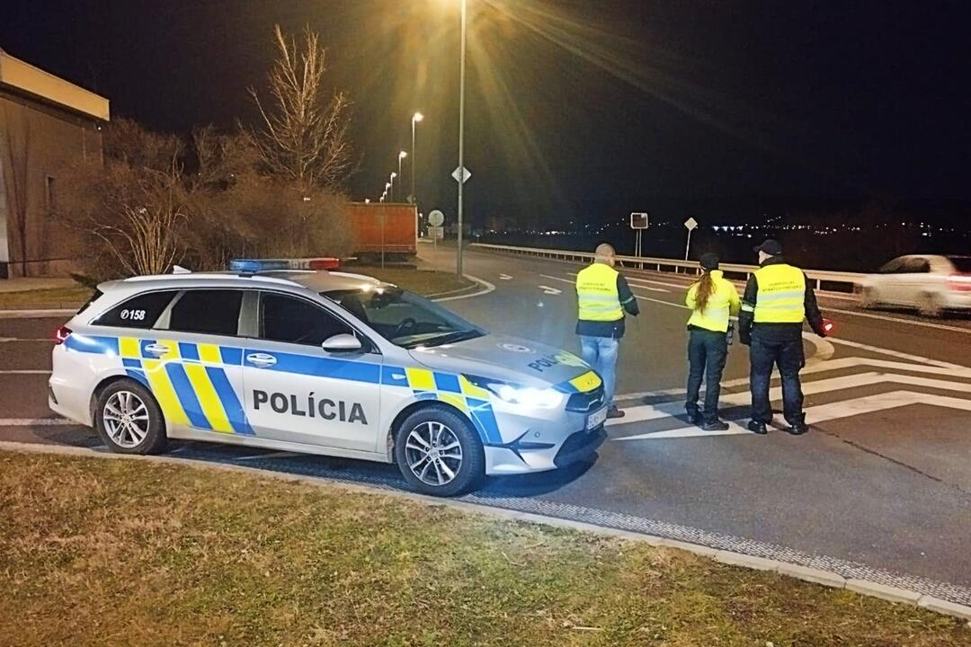 FOTO: Polícia prichytila pri kontrole v bratislavskej automobilke opitého vodiča, foto 3