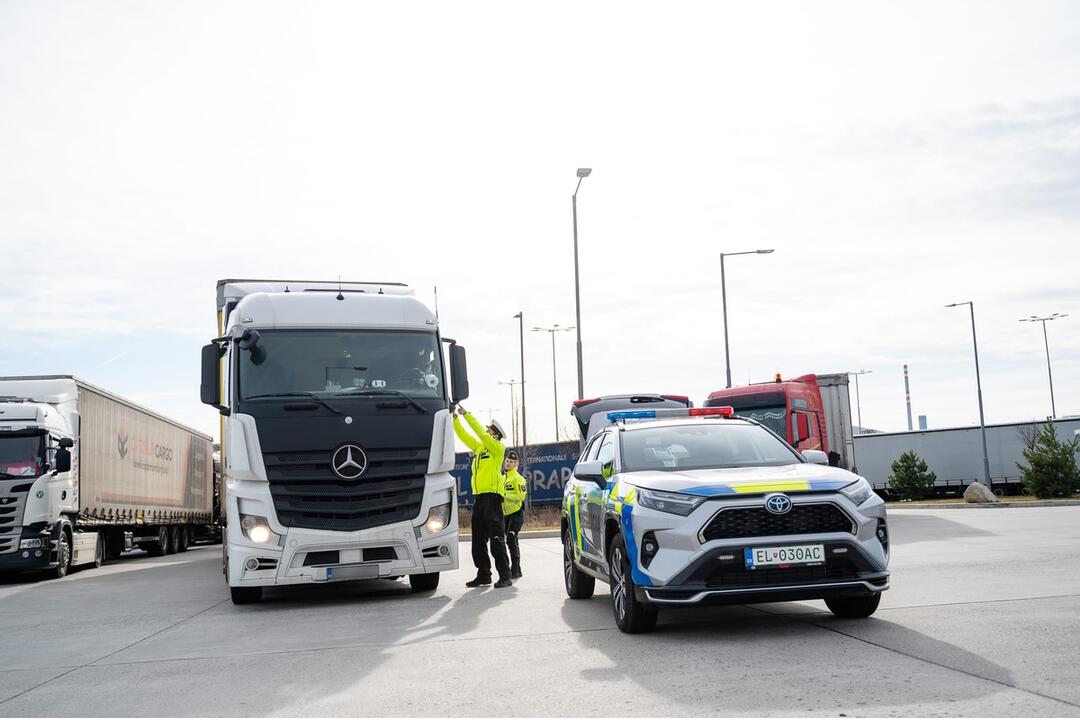 FOTO: Polícia prichytila pri kontrole v bratislavskej automobilke opitého vodiča, foto 8