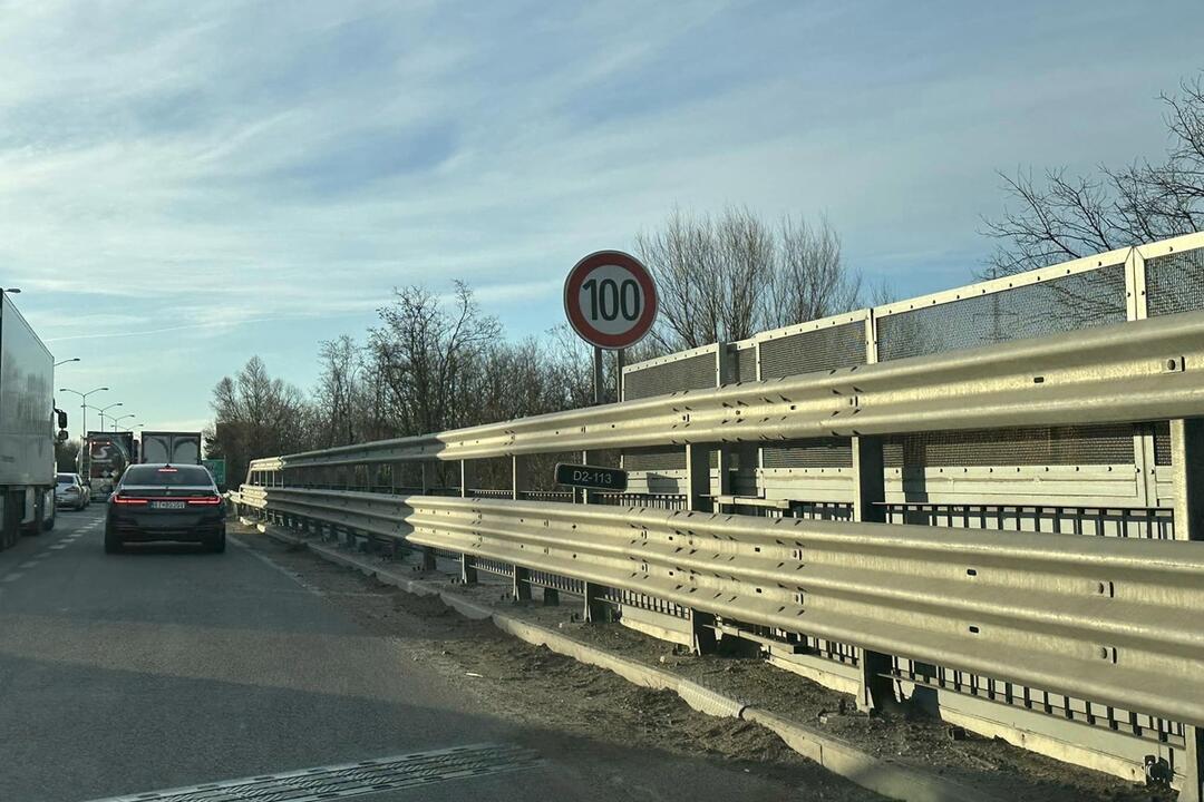 FOTO: Na D2 pri Lamači bude niekoľko týždňov spomalená doprava pre práce v úseku, foto 1