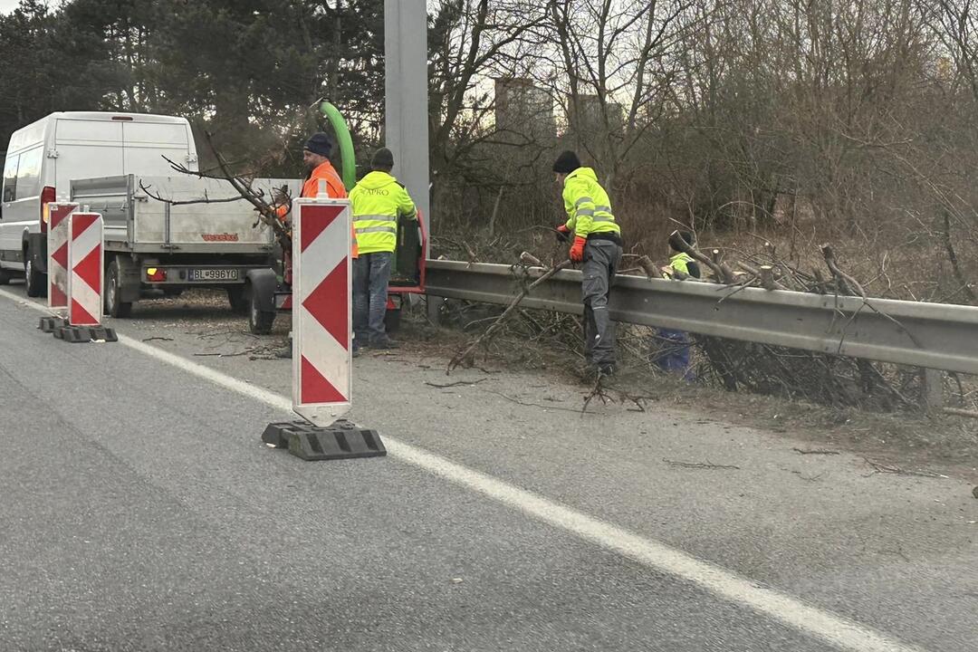 FOTO: Na D2 pri Lamači bude niekoľko týždňov spomalená doprava pre práce v úseku, foto 3