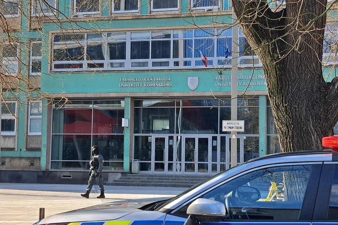 FOTO: Takto to aktuálne vyzerá pri Farmaceutickej fakulte Univerzity Komenského v Bratislave, foto 5