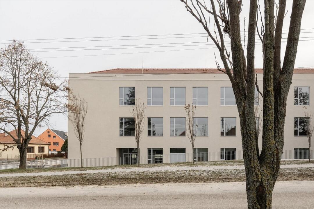 FOTO: V Bernolákove sa dokončuje rekonštrukcia školy, foto 8