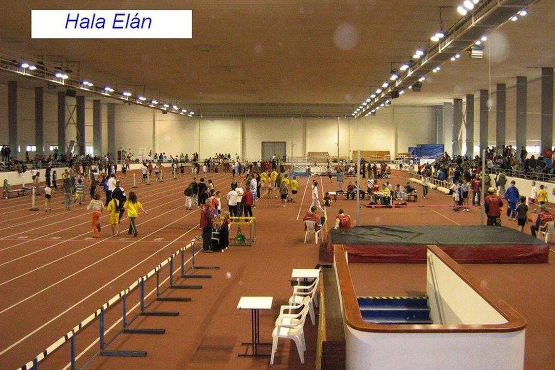 FOTO: Jediná atletická hala na Slovensku, bude onedlho rozobraná, foto 1