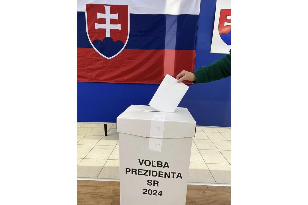 FOTO: Voľby v Bratislave sú zatiaľ pokojné. Takto prebiehajú v Podunajských Biskupiciach, foto 4