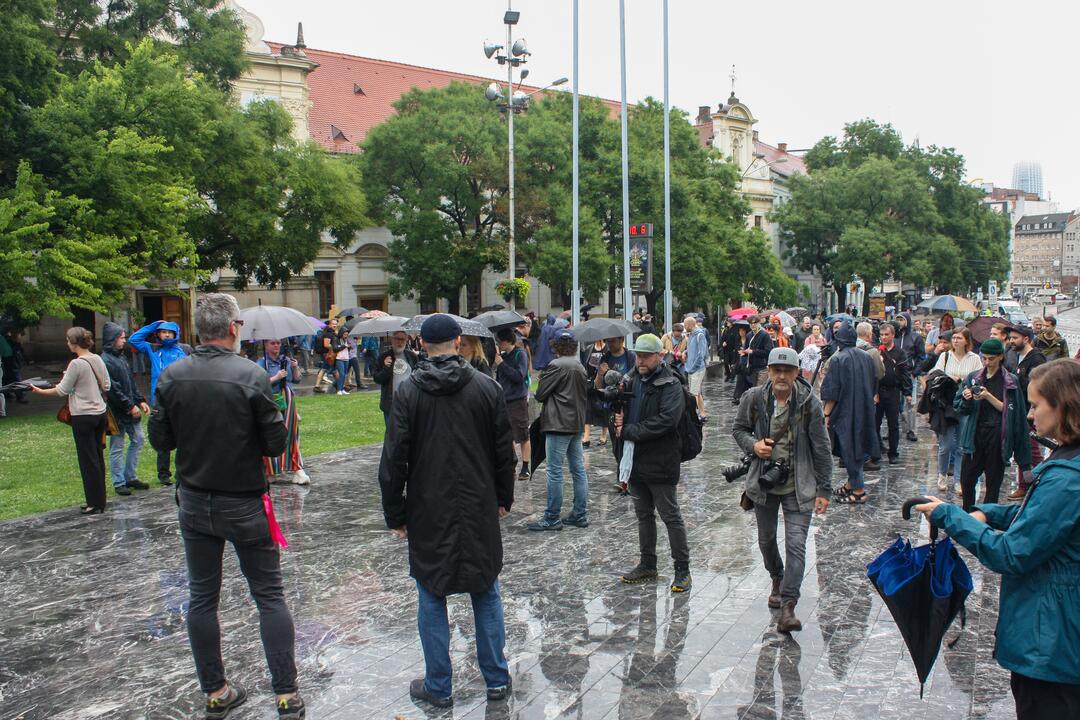 FOTO: Zamestnanci RTVS štrajkovali pred ministerstvom kultúry, foto 22