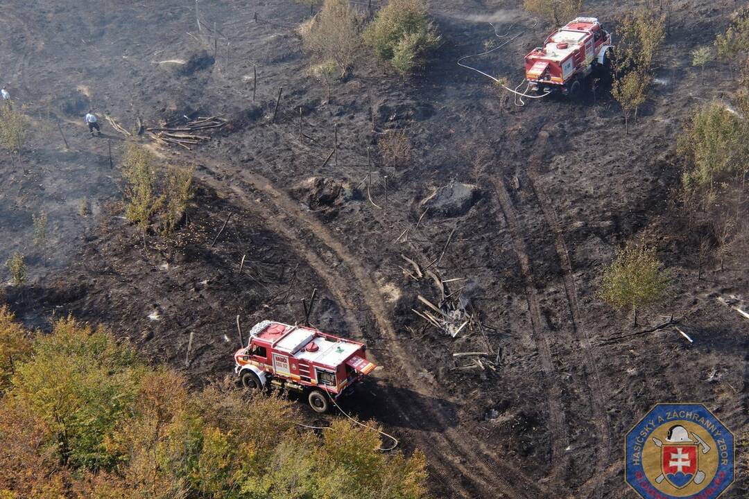 FOTO: Pri Borinke horel les, na mieste zasahoval vrtuľník, foto 2