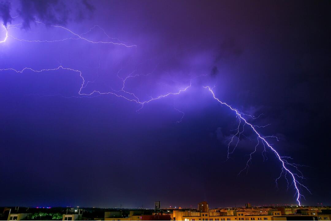 FOTO: Bratislavčanovi sa podarilo zachytiť bleskové divadlo na oblohe, foto 5