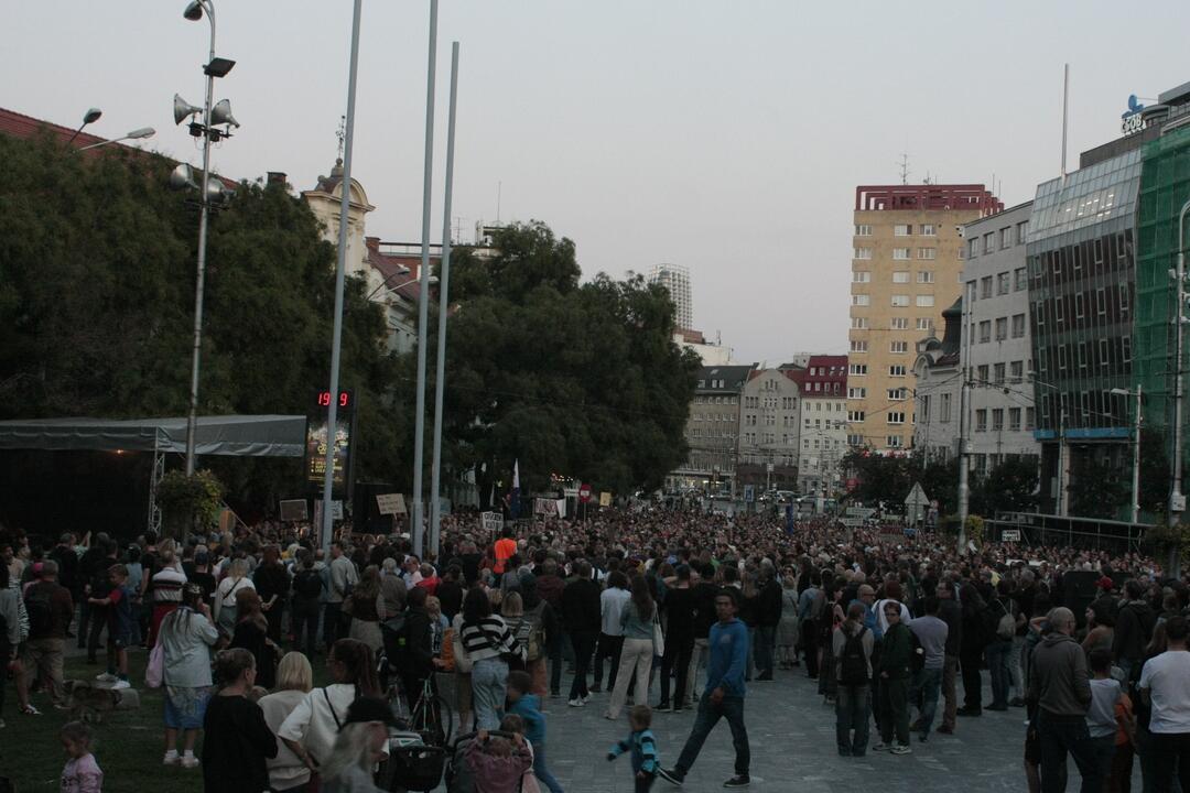 FOTO: Kultúrny štrajk v Bratislave. Na pódiu vystúpil aj Tomáš Maštalír, foto 5