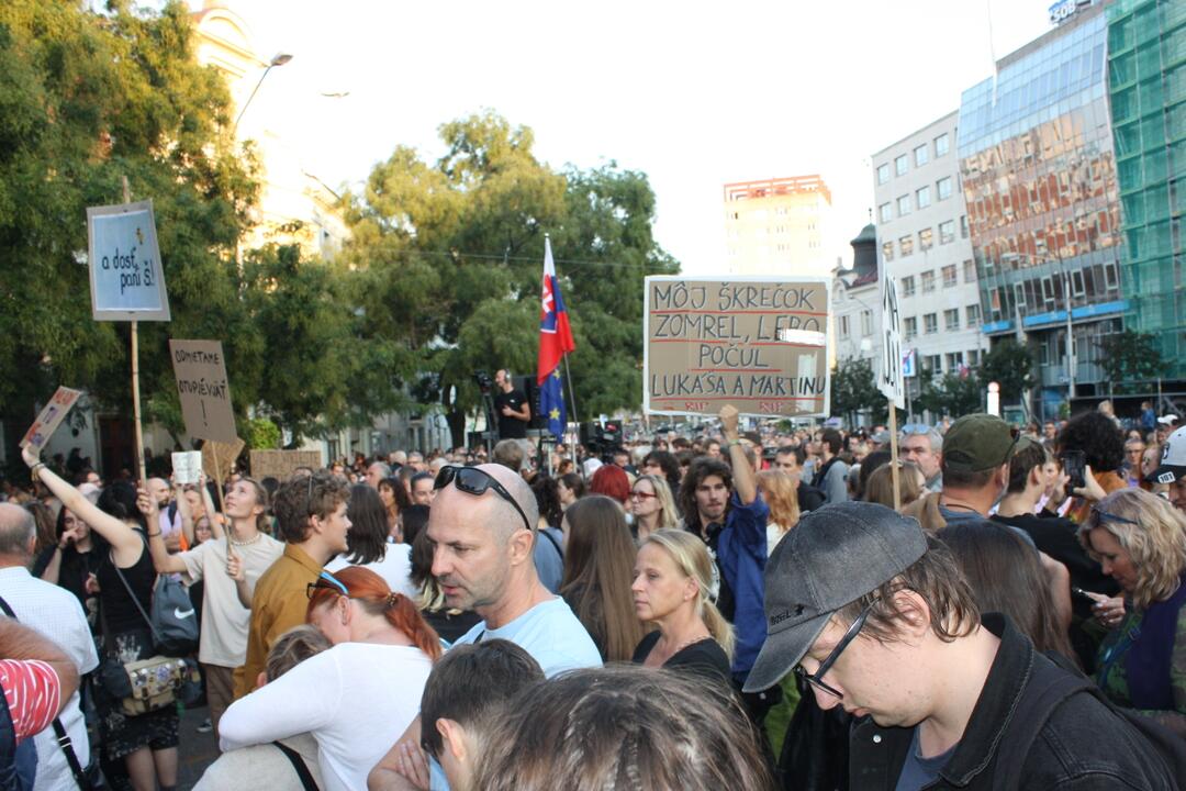 FOTO: Kultúrny štrajk v Bratislave. Na pódiu vystúpil aj Tomáš Maštalír, foto 16