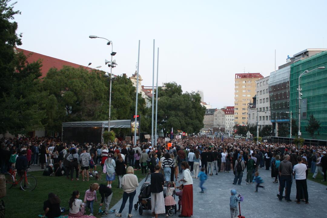 FOTO: Kultúrny štrajk v Bratislave. Na pódiu vystúpil aj Tomáš Maštalír, foto 45