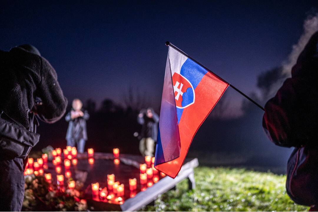 FOTO: Počas víkendu bude Cyklomost slobody oplotený ostnatým drôtom, foto 2