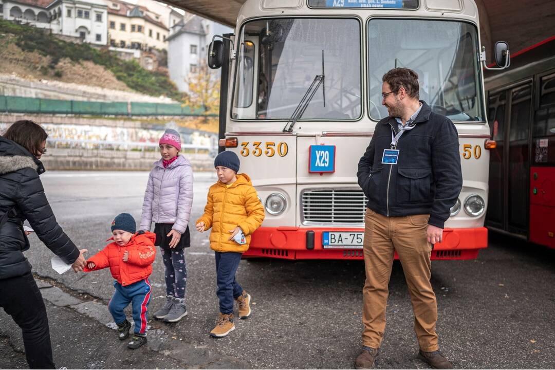 FOTO: Počas víkendu bude Cyklomost slobody oplotený ostnatým drôtom, foto 3