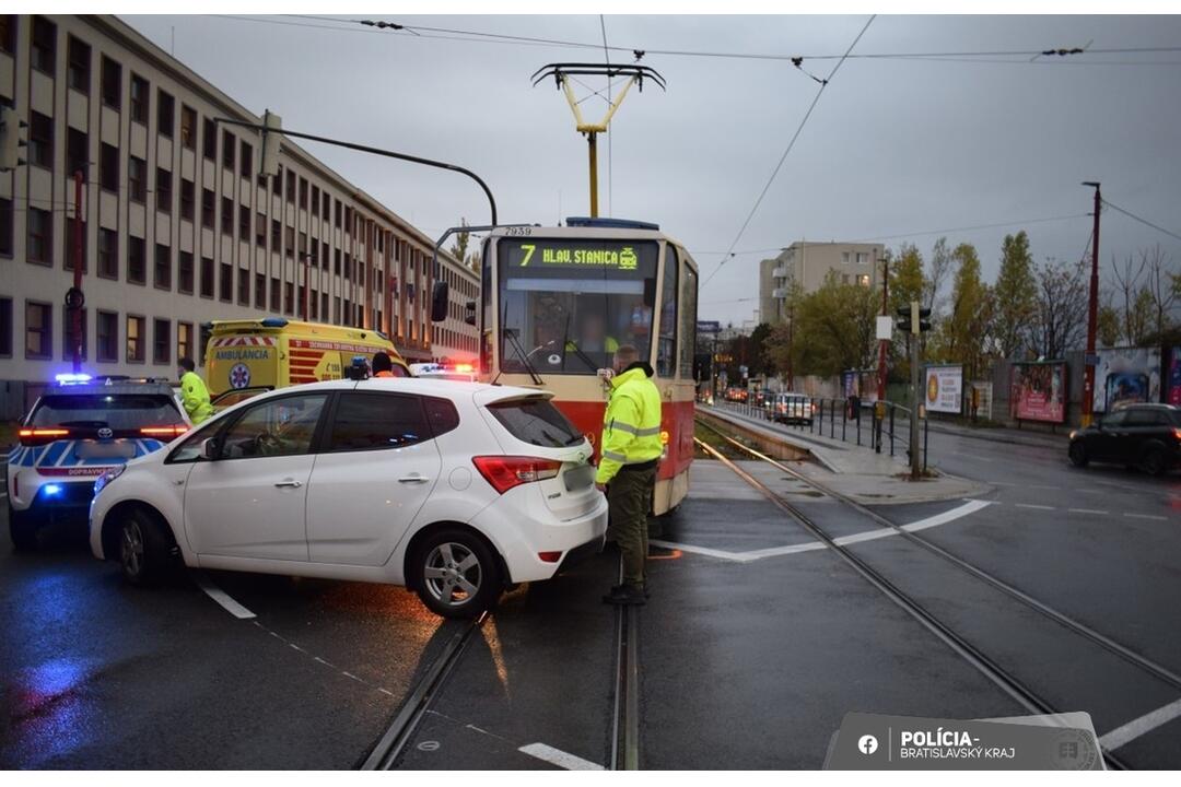 FOTO: Polícia hľadá svedkov smrteľnej nehody v Bratislave, foto 3