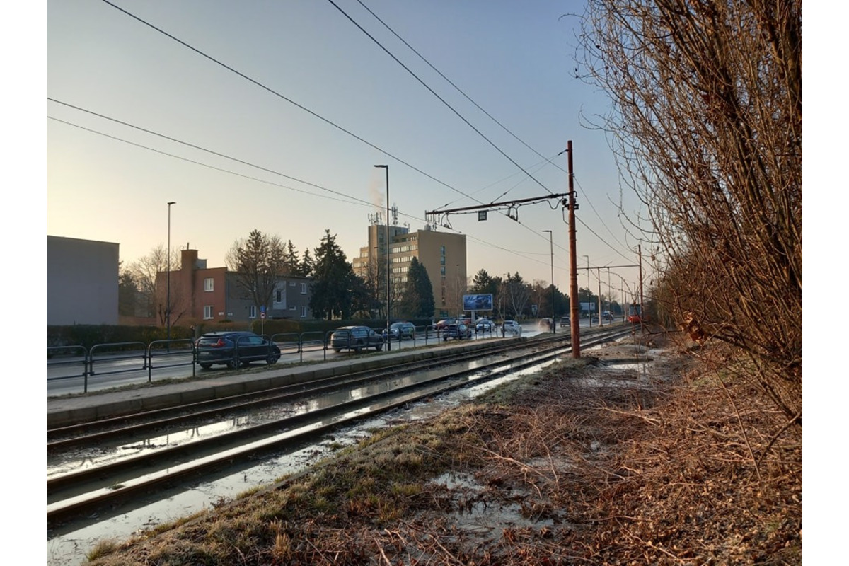 FOTO: Na Kadnárovej ulici v Rači prasklo potrubie, foto 7