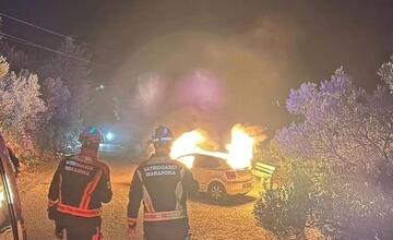 FOTO: Požiar v Chorvátskom meste Tučepi, zasahujú stovky hasičov